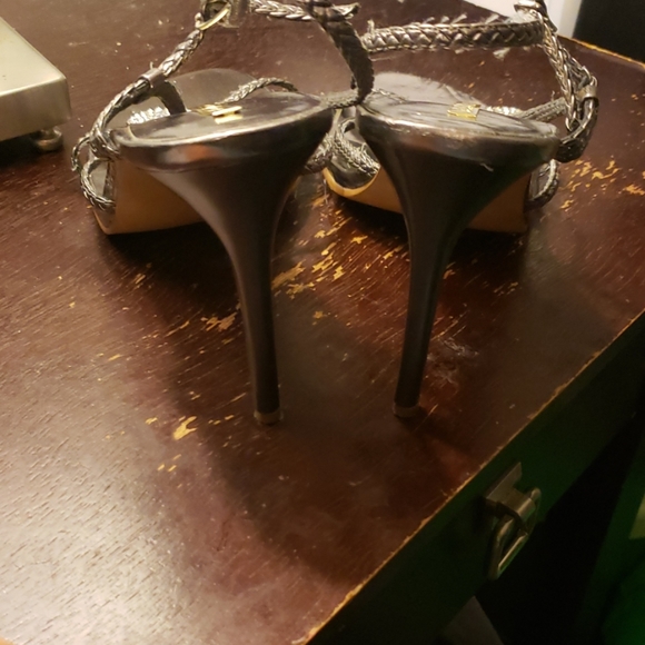 Heel / Sandals - Picture 3 of 3